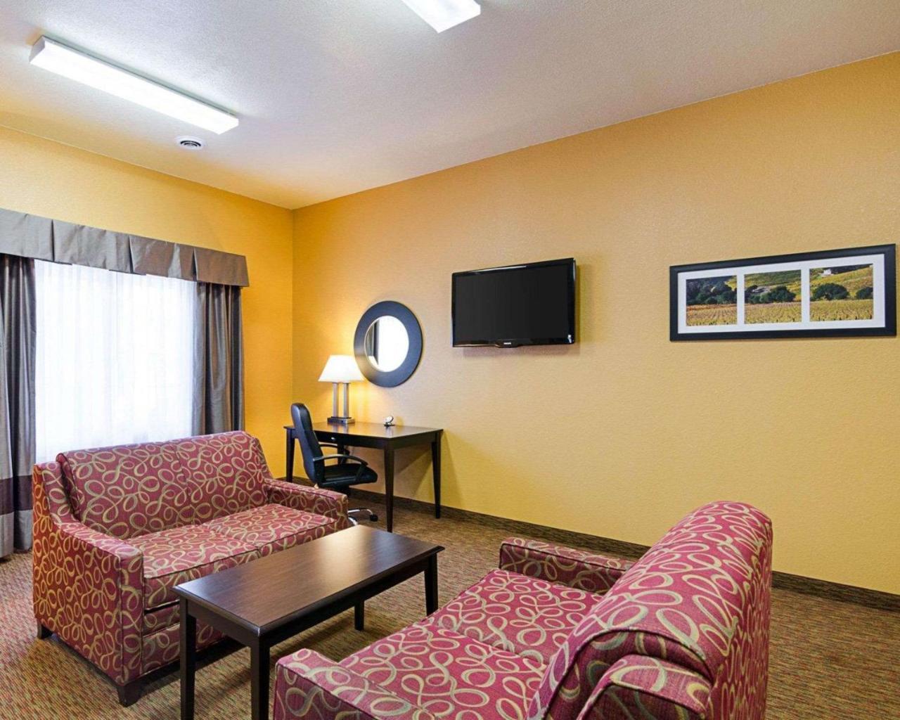 Comfort Inn & Suites Orange - Montpelier Esterno foto